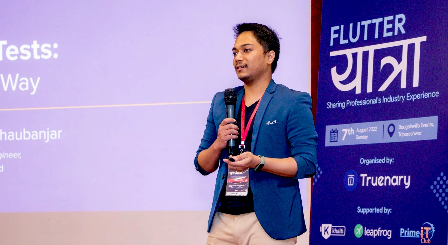 Sarbagya Dhaubanjar speaking at a Flutter event